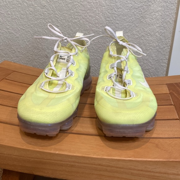 NIKE EUC/GUC Air VaporMax SE in Luminous Green | sz 8.5 - Picture 2 of 16